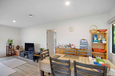 Photo of property in 2/10 Kirklow Place, Goodwood Heights, Auckland, 2105