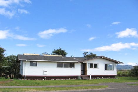 Photo of property in 2 Mahuta Road, Waitahanui, Taupo, 3378