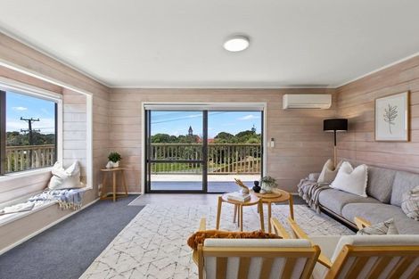 Photo of property in 4 Puriri Avenue, Leigh, 0985