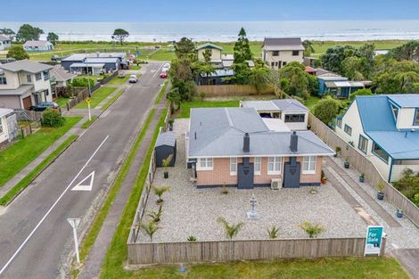 Photo of property in 20 Cook Street, Carters Beach, Westport, 7825