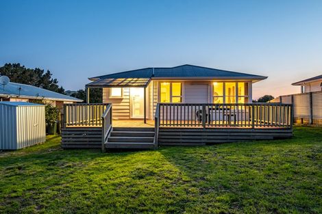 Photo of property in 32 Beauzami Crescent, Ascot Park, Porirua, 5024