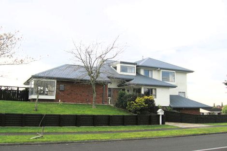 Photo of property in 2 Dallinger Street, St Andrews, Hamilton, 3200
