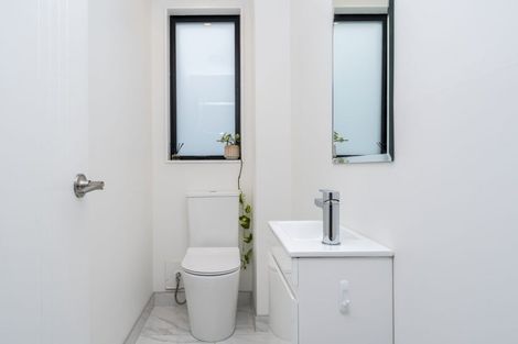 Photo of property in 5b Beach Road, Te Atatu Peninsula, 0610