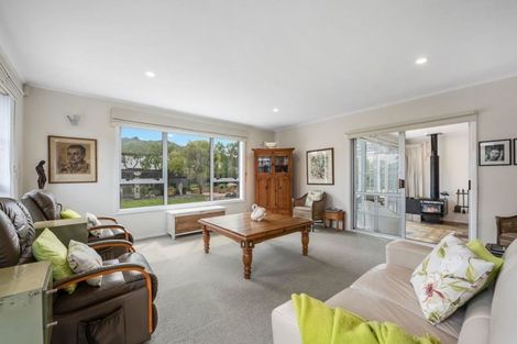 Photo of property in 9 Oak Street, Ebdentown, Upper Hutt, 5018