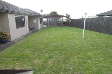Photo of property in 37 Guildford Drive, Paraparaumu, 5032