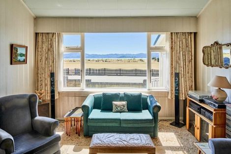 Photo of property in 45 Marine Parade, Eastbourne, Lower Hutt, 5013