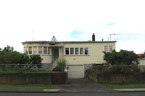 Photo of property in 8 Godley Road, Green Bay, Auckland, 0604