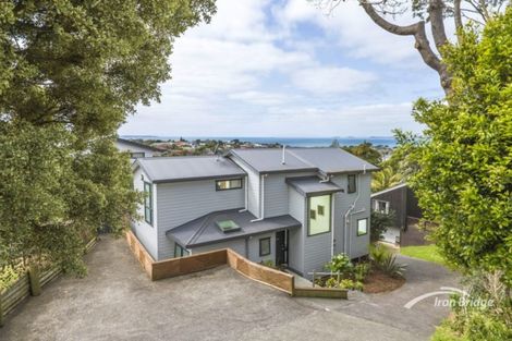 Photo of property in 4/431 East Coast Road, Mairangi Bay, Auckland, 0630