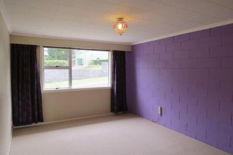 Photo of property in 1 Fairview Place, Westown, New Plymouth, 4310