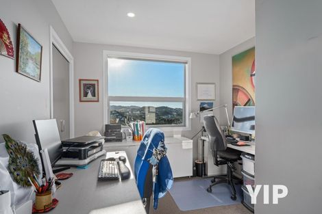 Photo of property in 5 Spitfire Place, Newlands, Wellington, 6037