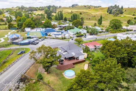 Photo of property in 17 Franklin Road, Paparoa, 0571
