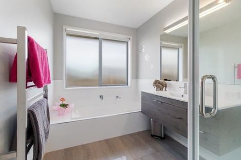 Photo of property in 21 Greystone Place, Omokoroa, 3114