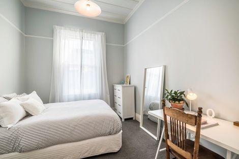 Photo of property in 36 Old Lake Road, Narrow Neck, Auckland, 0624