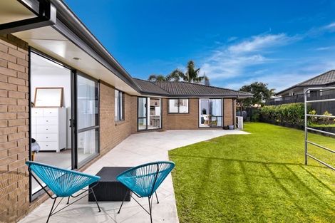 Photo of property in 33 Admirals Court Drive, Greenhithe, Auckland, 0632
