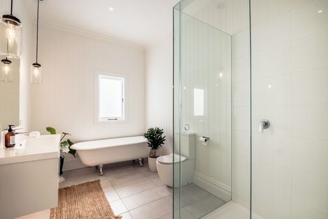 Photo of property in 36 Old Lake Road, Narrow Neck, Auckland, 0624