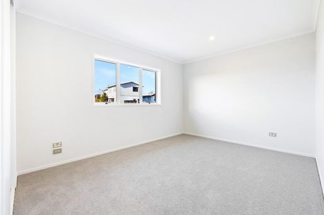 Photo of property in 13 Couldrey Crescent, Red Beach, 0932