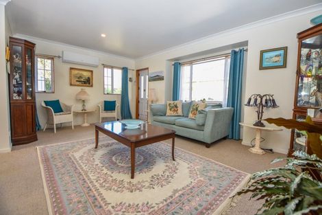 Photo of property in 72 Pembroke Street, Carterton, 5713