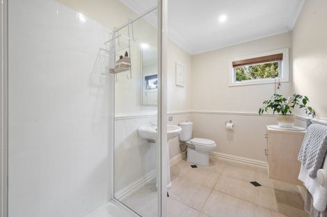 Photo of property in 33 Seymour Road, Mellons Bay, Auckland, 2014