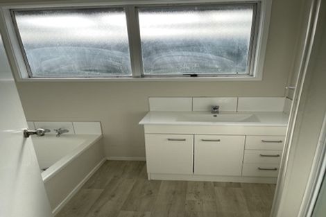 Photo of property in 70 Hyperion Drive, Randwick Park, Auckland, 2105