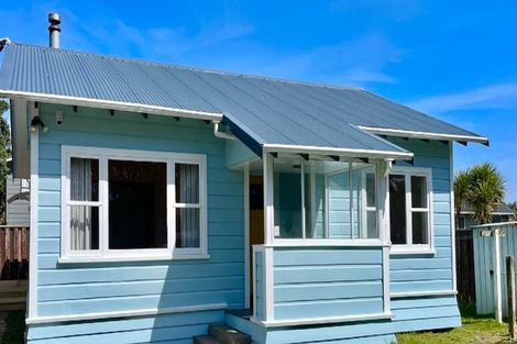 Photo of property in 19 Toi Street, Otaki Beach, Otaki, 5512