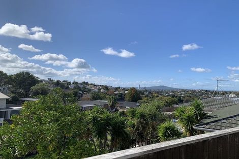 Photo of property in 28 Gretel Place, Hillcrest, Auckland, 0627