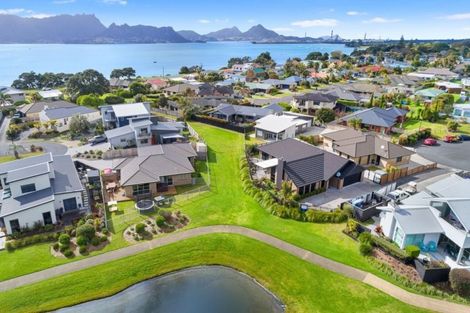 Photo of property in 8 Erin Jane Place, One Tree Point, 0118