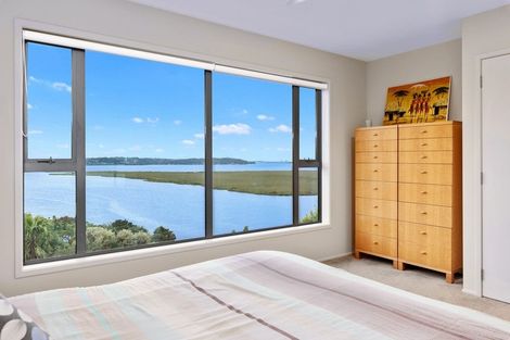 Photo of property in 187 West Harbour Drive, West Harbour, Auckland, 0618