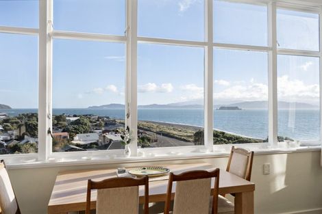 Photo of property in Rona House, 33 Rimu Street, Eastbourne, Lower Hutt, 5013