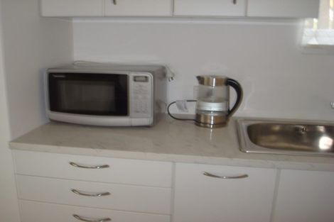 Photo of property in 17 Valron Road, Te Atatu South, Auckland, 0602