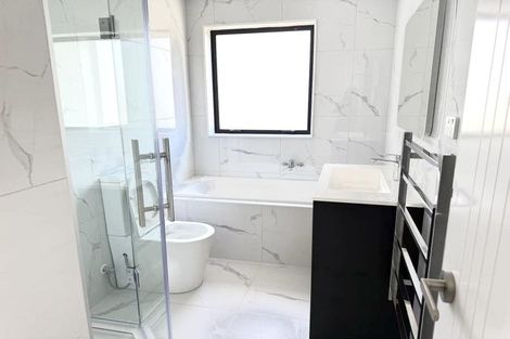 Photo of property in 16 Exmouth Road, Northcote, Auckland, 0627