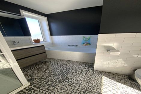 Photo of property in 154 Severn Street, Island Bay, Wellington, 6023