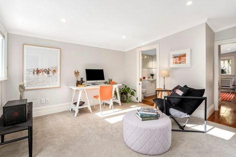 Photo of property in 9 Ranfurly Terrace, Mount Cook, Wellington, 6021