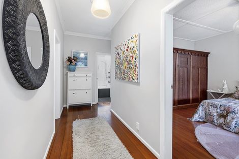 Photo of property in 129 Melbourne Road, Island Bay, Wellington, 6023