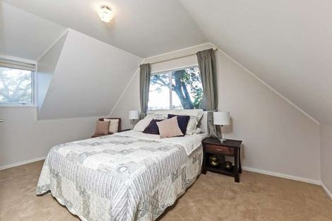 Photo of property in 2 Caspian Close, New Lynn, Auckland, 0600