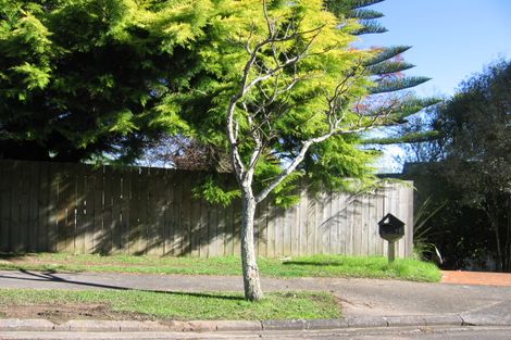 Photo of property in 46 Kingsclere Place, Goodwood Heights, Auckland, 2105