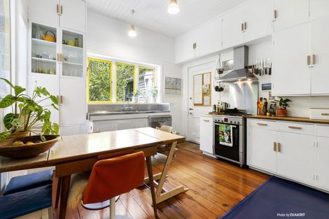 Photo of property in 2 Borlase Street, Brooklyn, Wellington, 6021