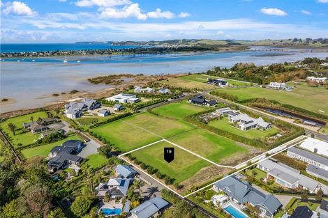 Photo of property in 19 Sandpiper Avenue, Point Wells, 0986