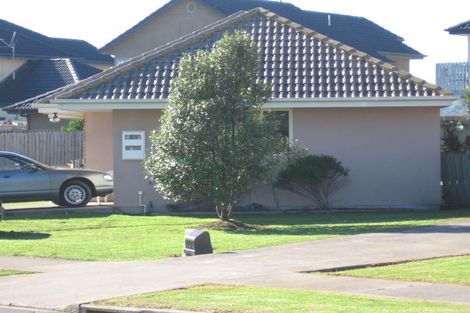 Photo of property in 19 Frank Bunce Grove, Flat Bush, Auckland, 2019