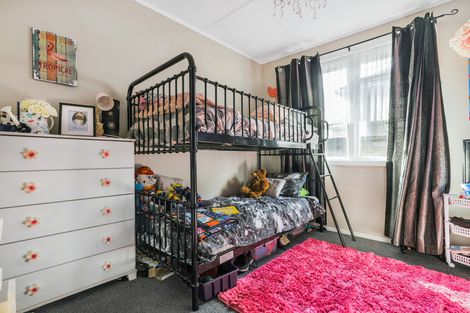 Photo of property in 25 Arimu Road, Papakura, 2110