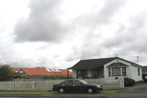 Photo of property in 53 Meadowood Drive, Unsworth Heights, Auckland, 0632