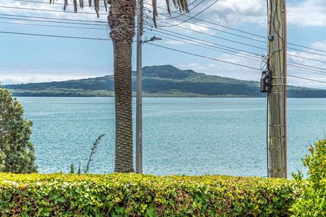 Photo of property in 1/9 Old Lake Road, Narrow Neck, Auckland, 0624