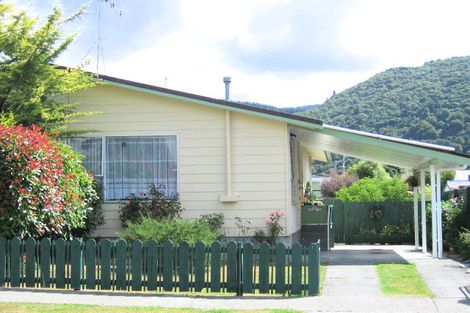 Photo of property in 2/4 Crystal Grove, Birchville, Upper Hutt, 5018