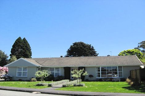 Photo of property in 25 Hampton Place, Burnside, Christchurch, 8053