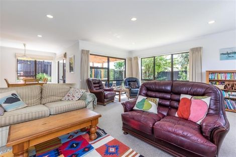 Photo of property in 1/11 Javelin Place, West Harbour, Auckland, 0618