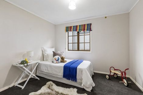 Photo of property in 15 Victory Crescent, Tawa, Wellington, 5028