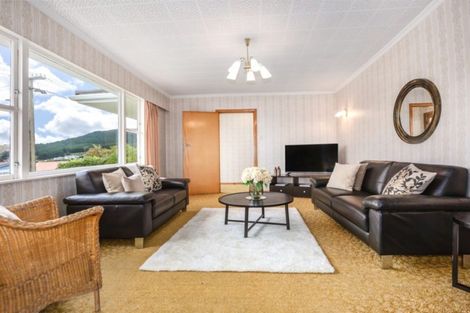 Photo of property in 39 Saint Johns Terrace, Tawa, Wellington, 5028