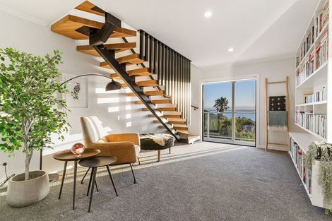 Photo of property in 5 Poaka Place, Beach Haven, Auckland, 0626