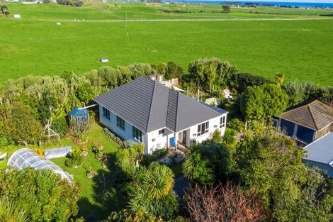 Photo of property in 7091 South Road, Warea, New Plymouth, 4381