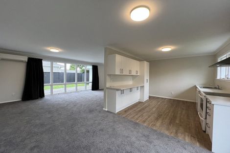 Photo of property in 5 Shirldale Place, Avonhead, Christchurch, 8042