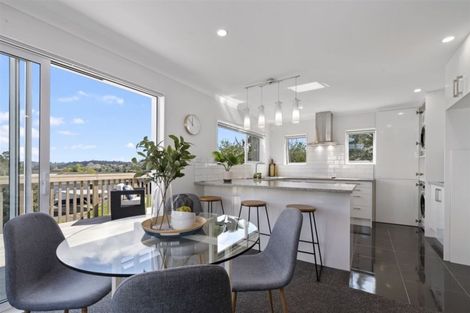 Photo of property in 17 Thomas Avenue, Te Atatu Peninsula, Auckland, 0610